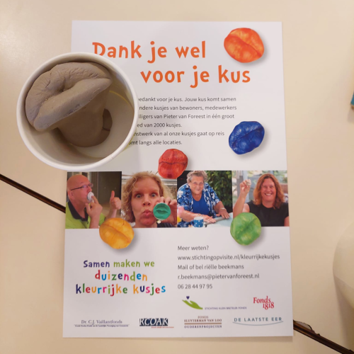 Een dankjewel voor je kus kaart krijg je samen met een kleine klei kus mee naar huis